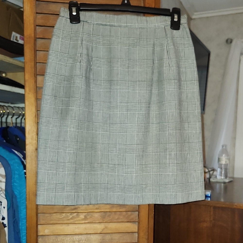 Classic Briggs Black & White Plsid Pencil Skirt Size 10 Petite